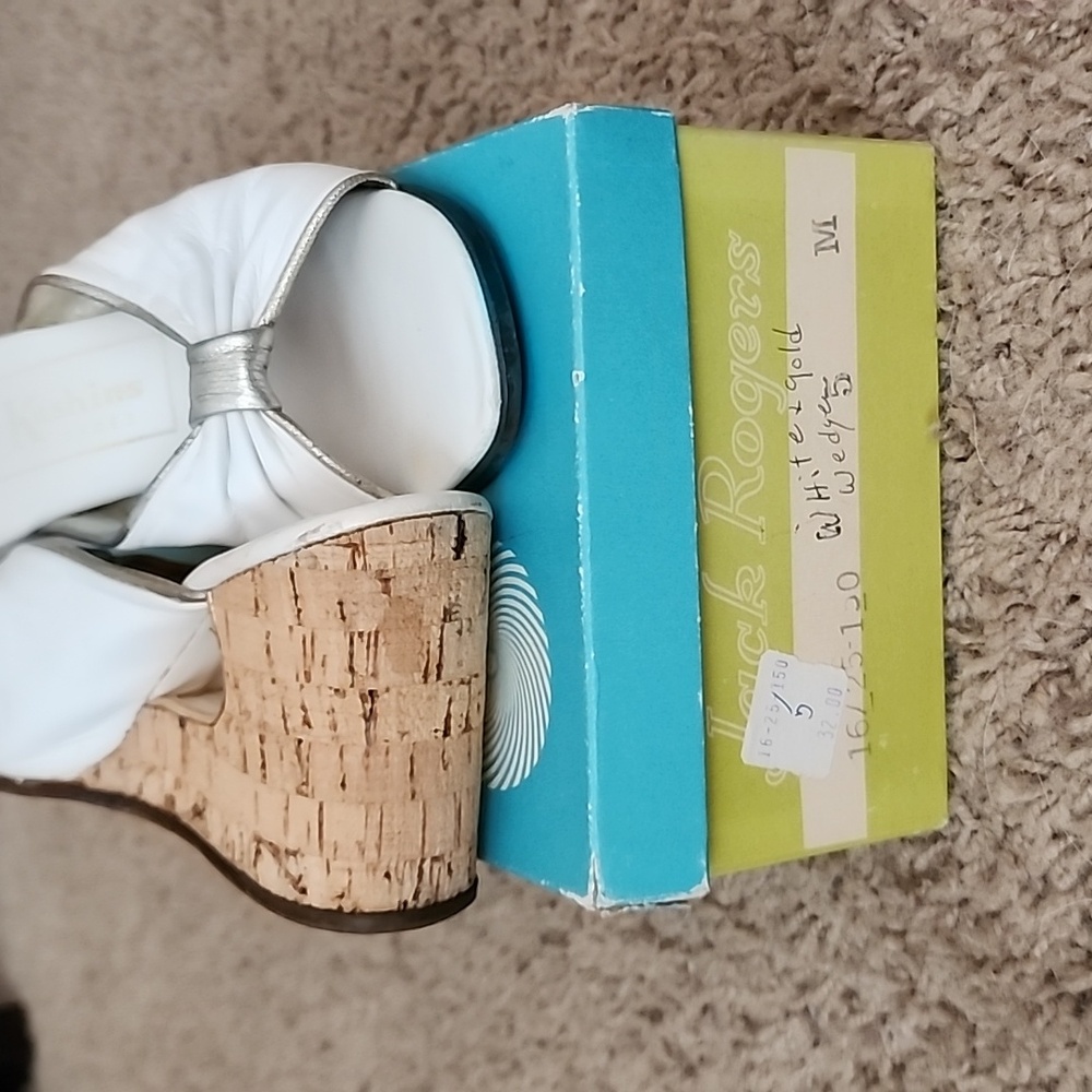 Wedge - Picture 2 of 4